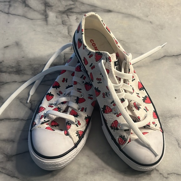 strawberry converse all star sneakers new jr size 3 ( women's 5) - Picture 2 of 5